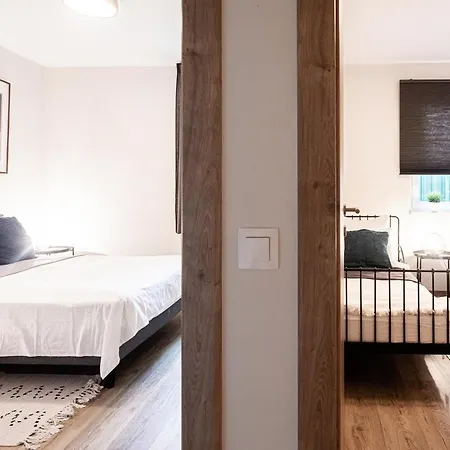 Modern apartman kerti medencével közel a vízparthoz Siófok