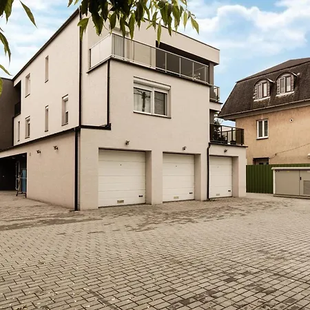 Modern apartman kerti medencével közel a vízparthoz Siófok