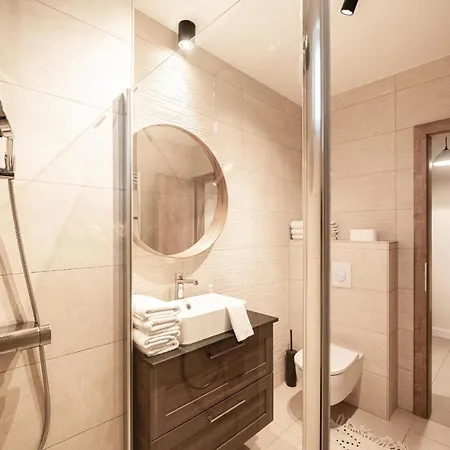 Modern apartman kerti medencével közel a vízparthoz Apartman *