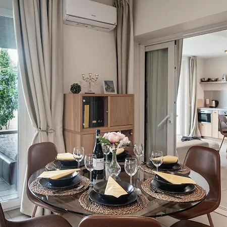 Modern apartman kerti medencével közel a vízparthoz Siófok