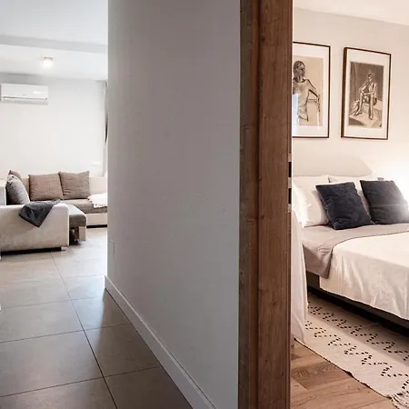 Apartman Modern apartman kerti medencével közel a vízparthoz *