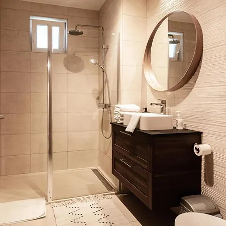 Modern apartman kerti medencével közel a vízparthoz Siófok